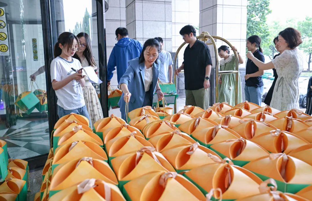 粽享端午情滿宜化!集團各公司為廣大職工發(fā)放端午節(jié)福利(圖3) 圖片