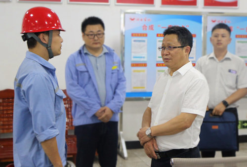 集團領導看望慰問離退休黨員、基層困難黨員和年輕黨員